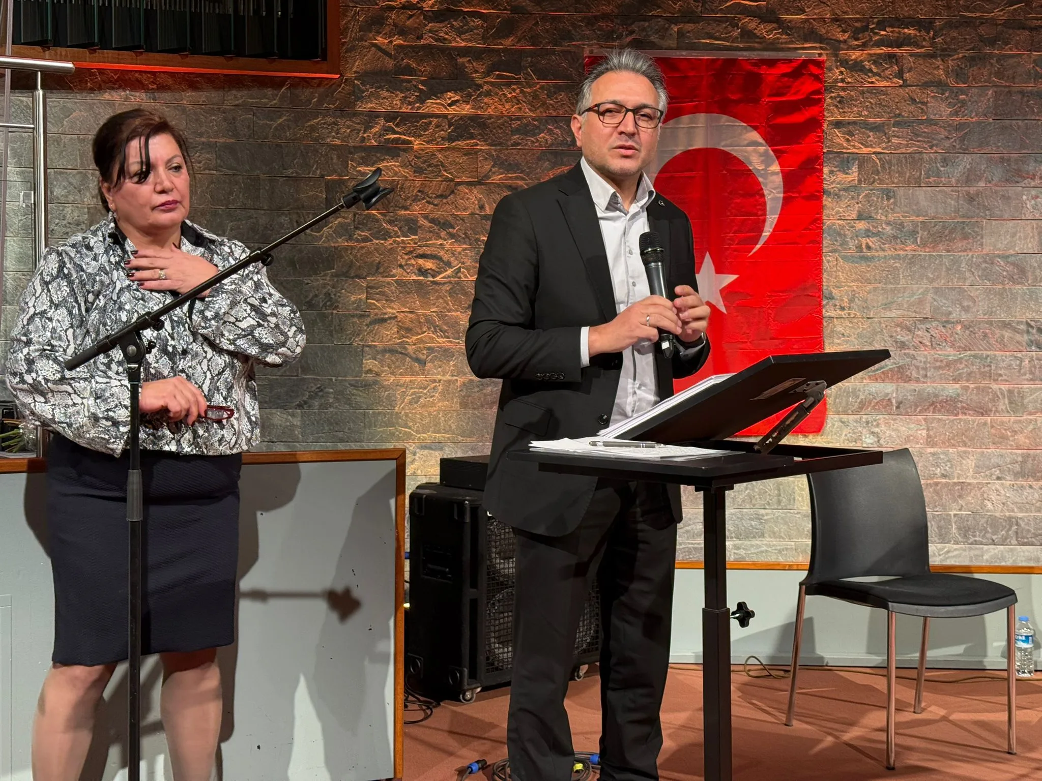 Berlin'de Dokunaklı Bir Şiir Akşamı