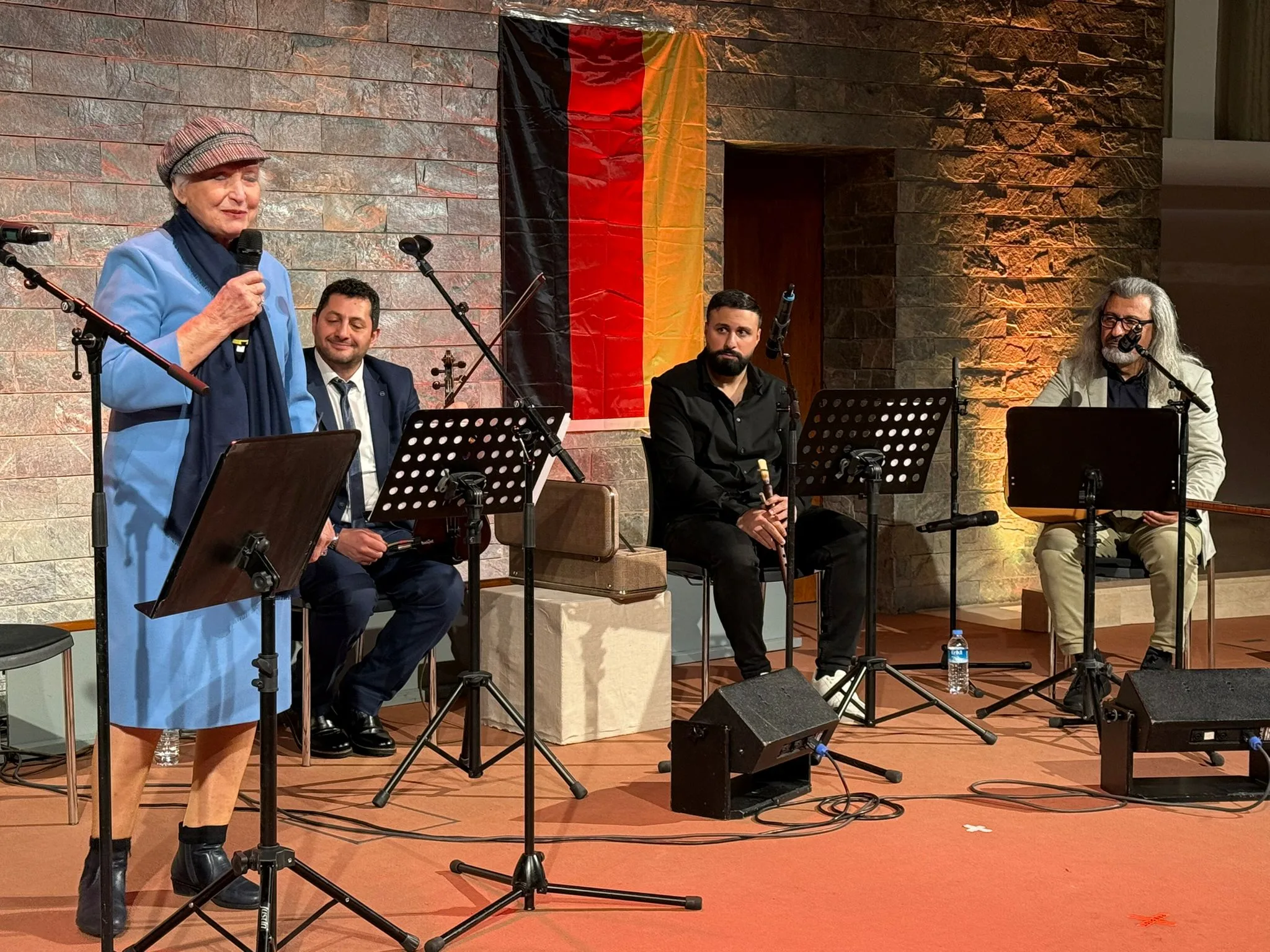 Berlin'de Dokunaklı Bir Şiir Akşamı