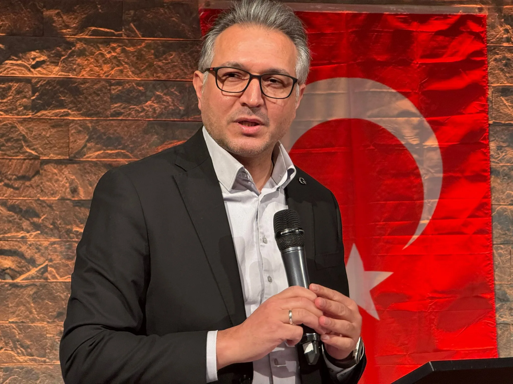 Berlin'de Dokunaklı Bir Şiir Akşamı