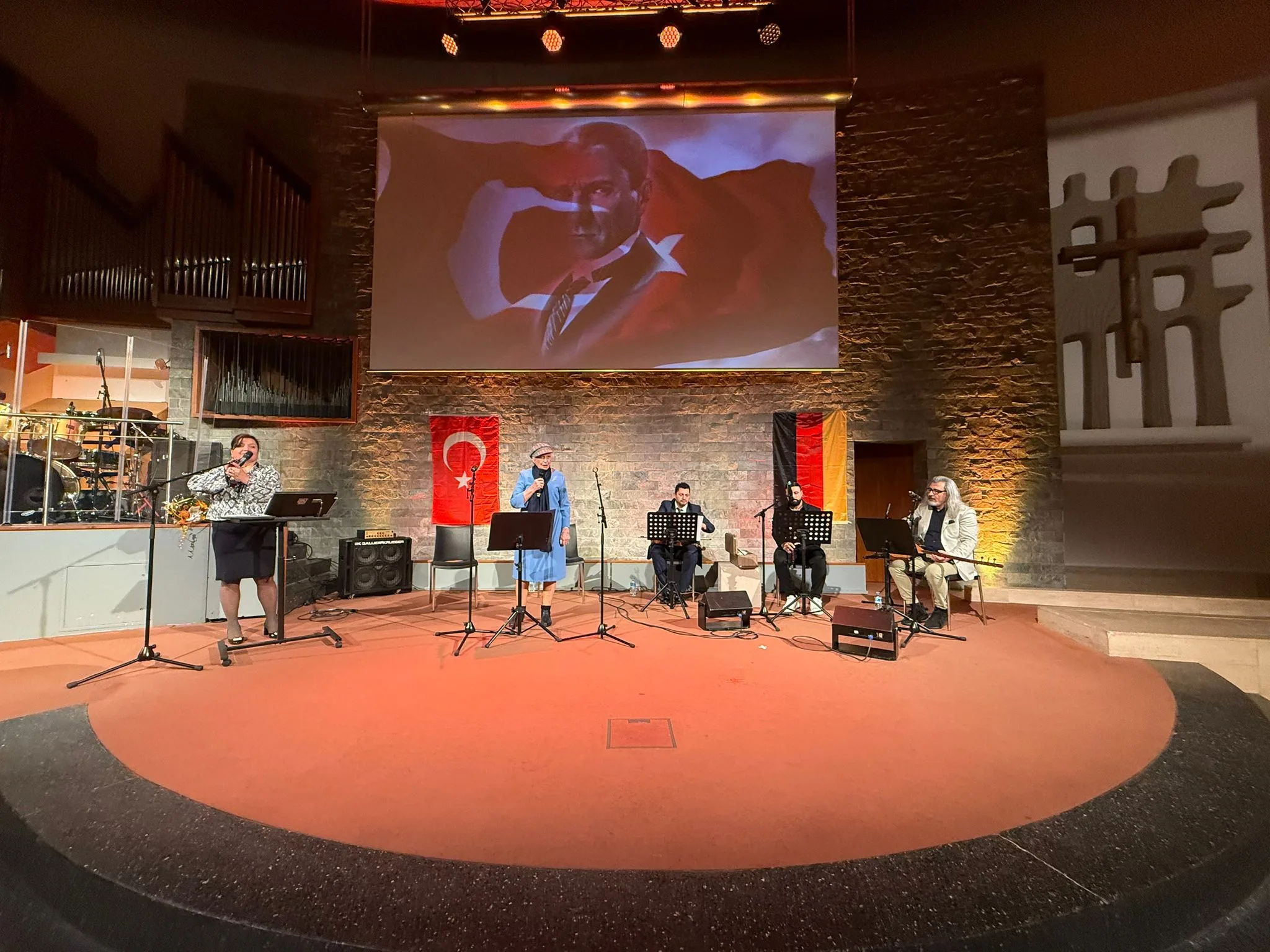 Berlin'de Dokunaklı Bir Şiir Akşamı