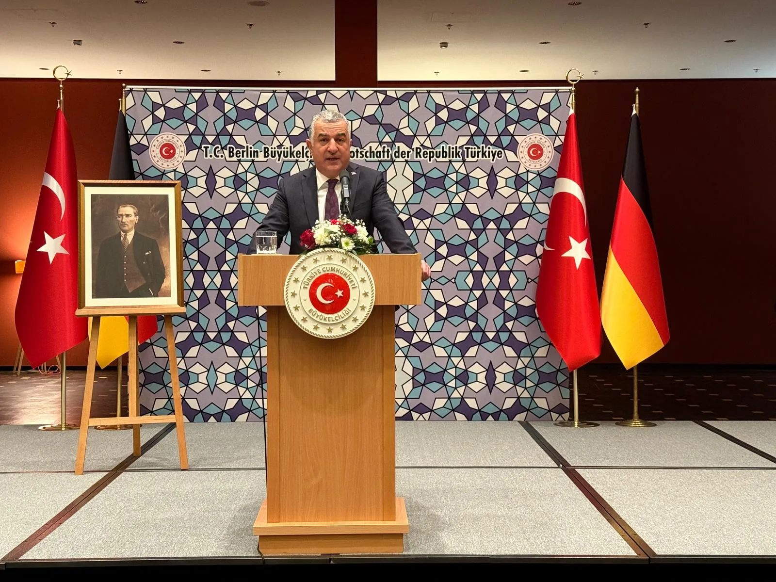 Büyükelçi Şen’den Berlin’e Duygusal Veda Resepsiyonu
