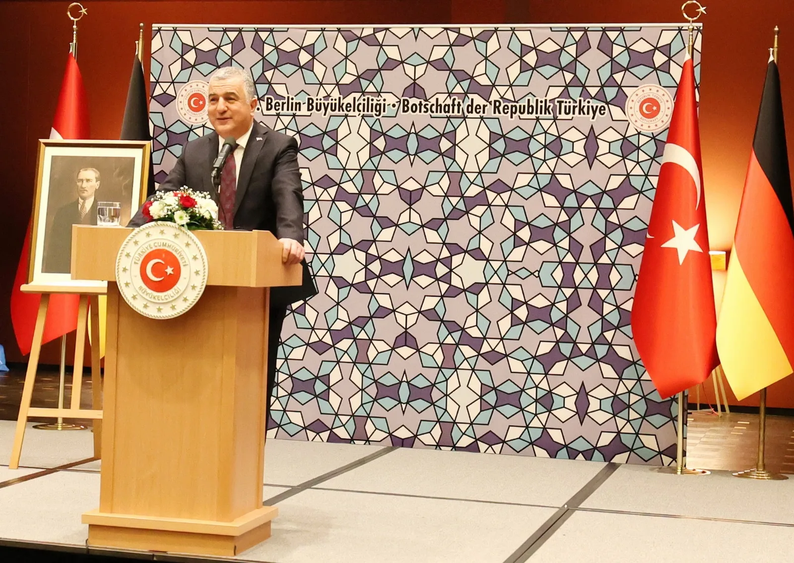 Büyükelçi Şen’den Berlin’e Duygusal Veda Resepsiyonu
