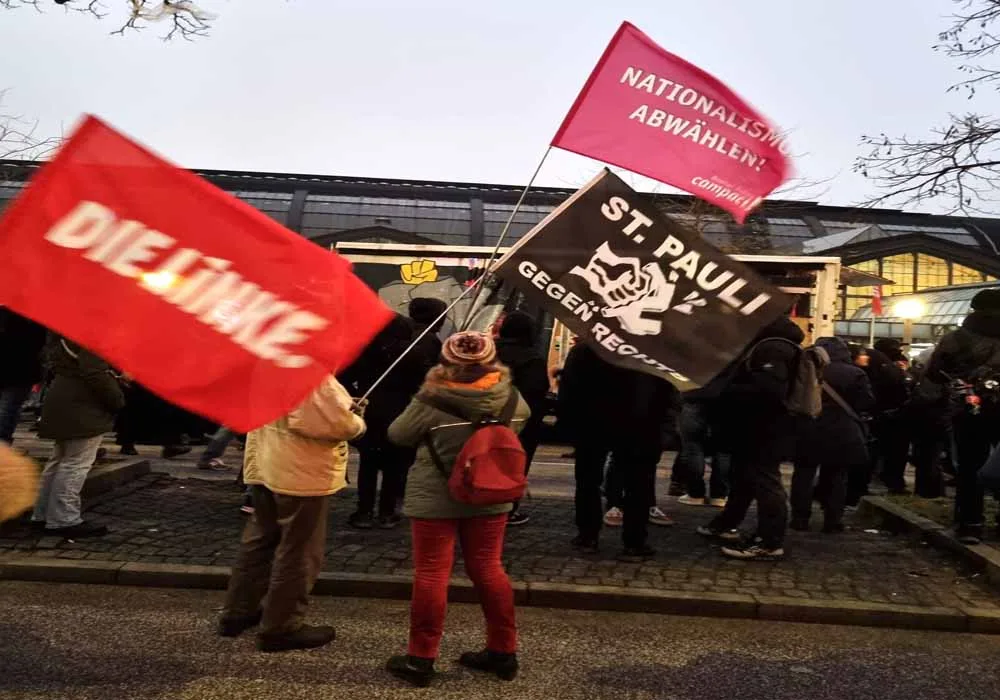 HAMBURG'DA ONBİNLERCE KİŞİ IRKÇILIĞA VE FAŞİZME KARŞI TEK YÜREK OLDU!
