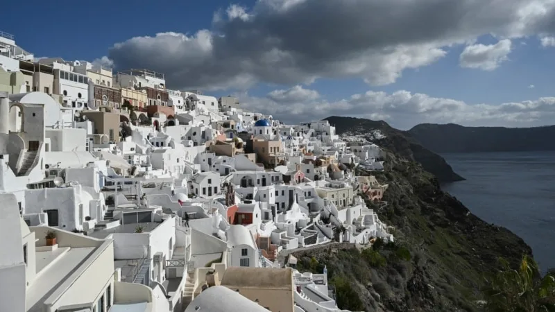 Yunanistan arka arkaya meydana gelen depremler nedeniyle Santorini'de acil durum ilan etti