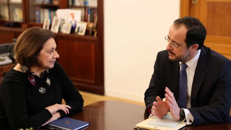 Kıbrıslı Türk ve Rum liderler barış görüşmelerini yeniden başlatmak için BM öncülüğündeki toplantıya hazır