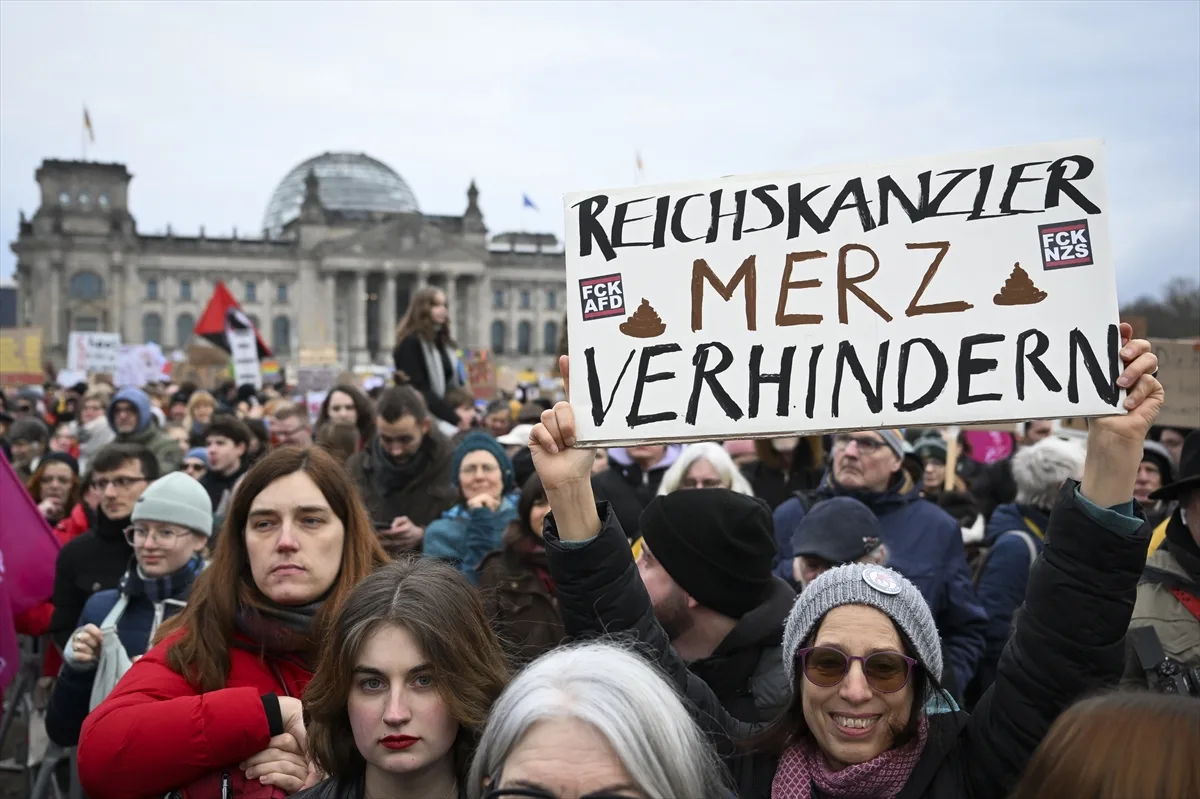 Almanya'da CDU/CSU'nun aşırı sağcı AfD ile işbirliği protesto edildi