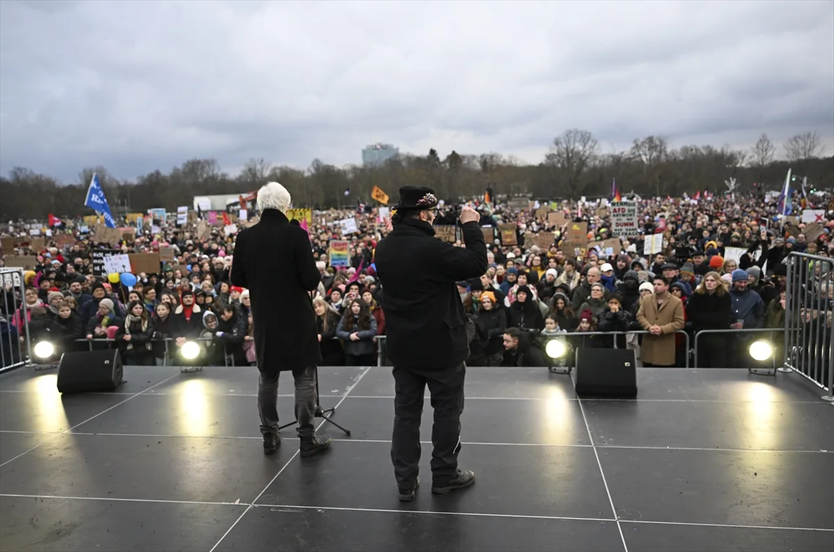 Almanya'da CDU/CSU'nun aşırı sağcı AfD ile işbirliği protesto edildi