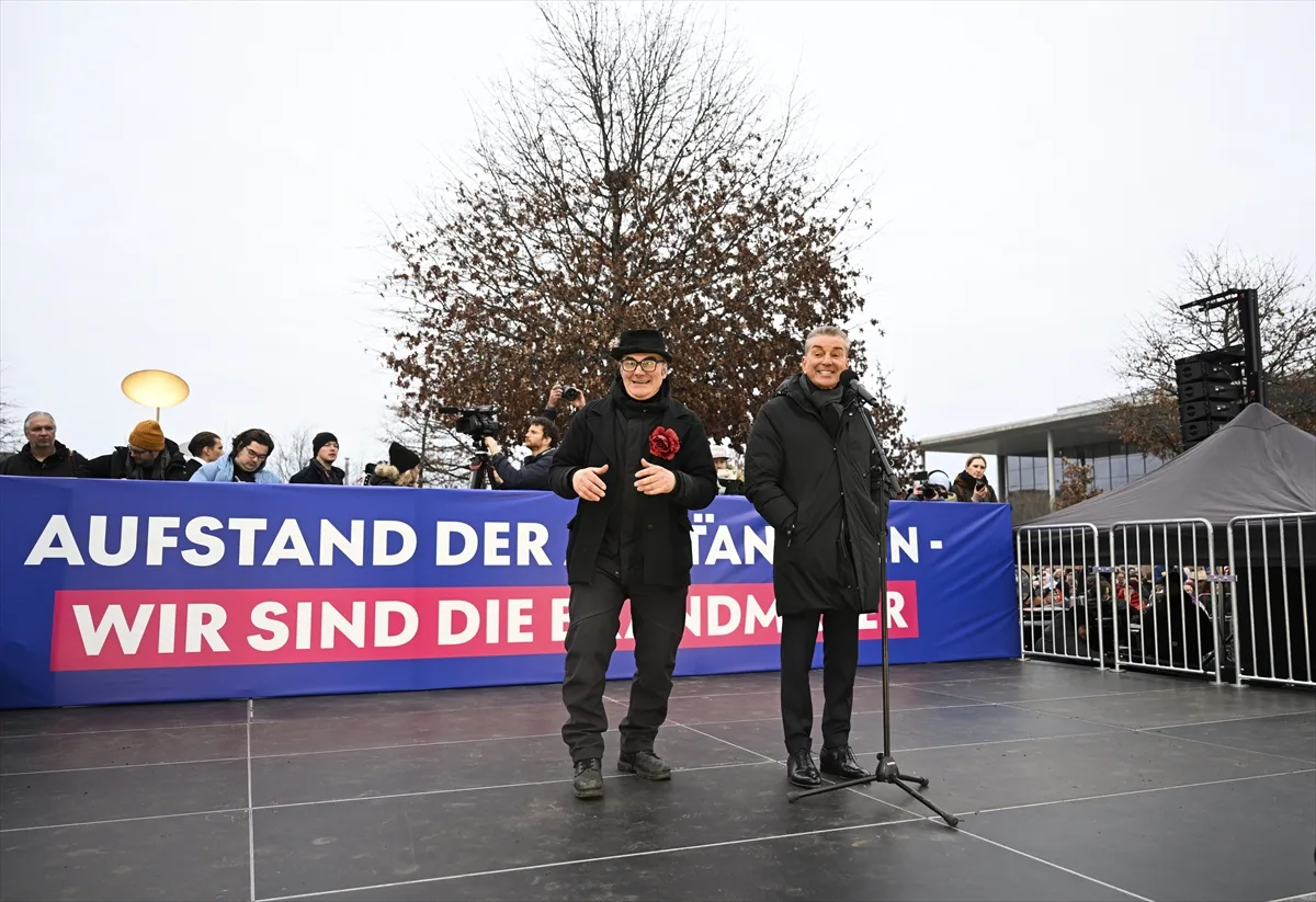 Almanya'da CDU/CSU'nun aşırı sağcı AfD ile işbirliği protesto edildi