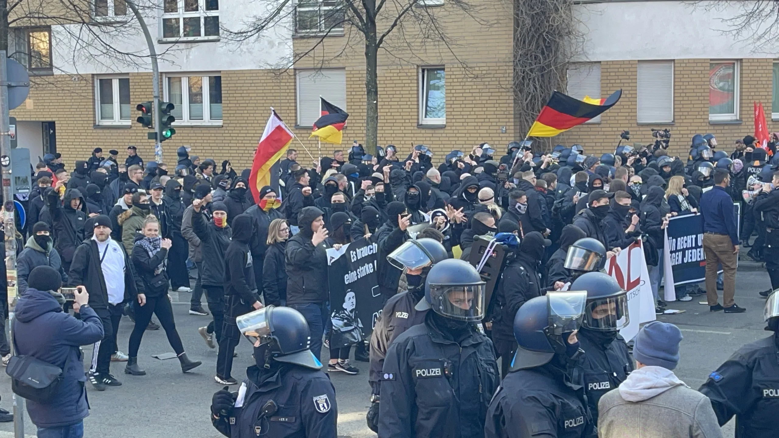Berlin’de yüzlerce Neonazi yürüyüş yaptı