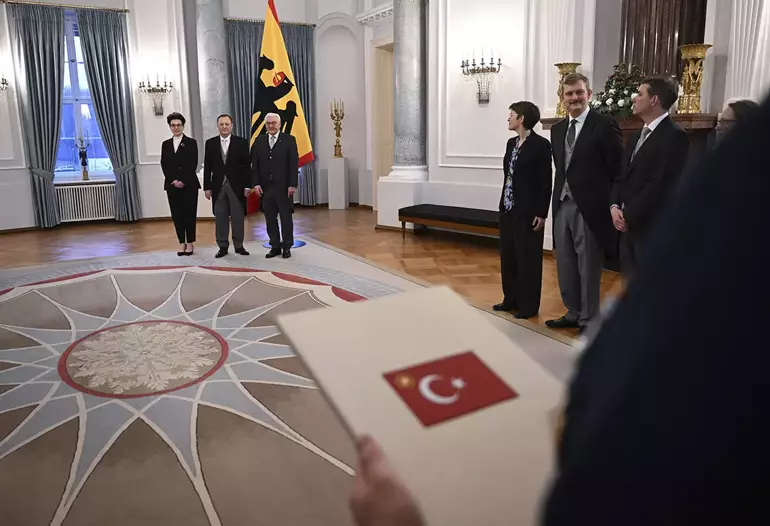 Türkiye’nin Berlin Büyükelçisi Gökhan Turan görevine başladı