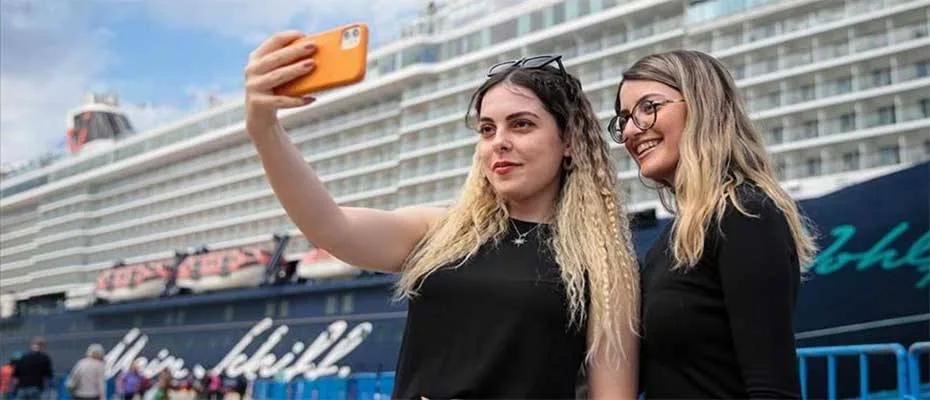 İngiliz ve Polonyalı turistler Antalya’yı sevdi