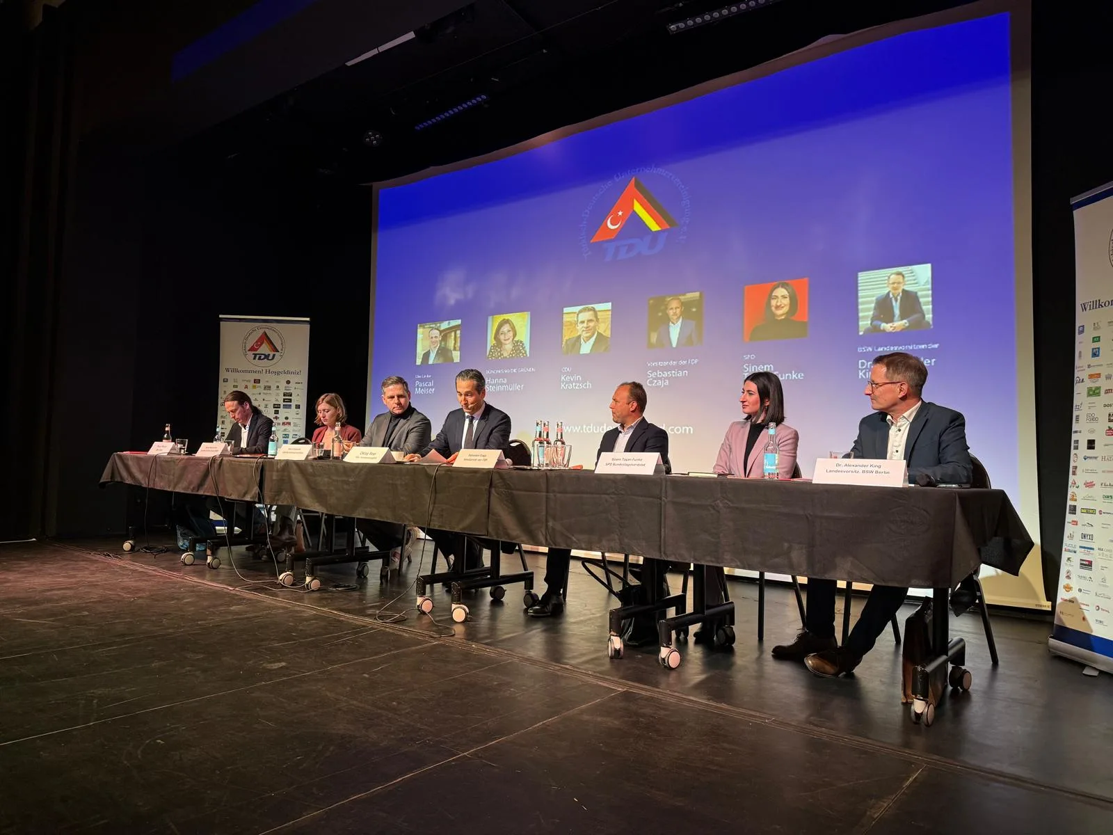 Almanya Federal Seçimleri öncesinde TDU'da Düzenlenen Politik Panel Yoğun İlgi Gördü
