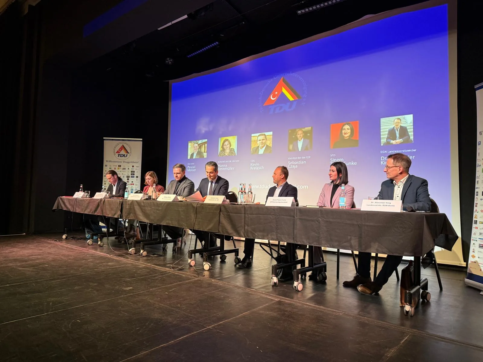 Almanya Federal Seçimleri öncesinde TDU'da Düzenlenen Politik Panel Yoğun İlgi Gördü