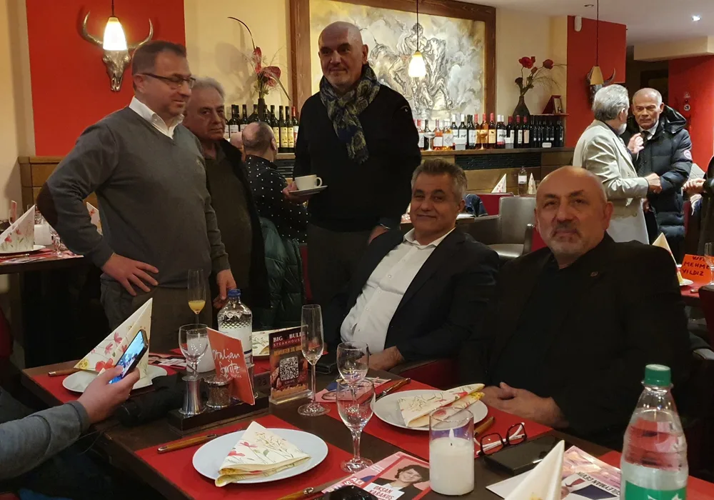 Hamburg Seçimleri 2025: Milletvekili Adayları Seçmenlerle Buluştu
