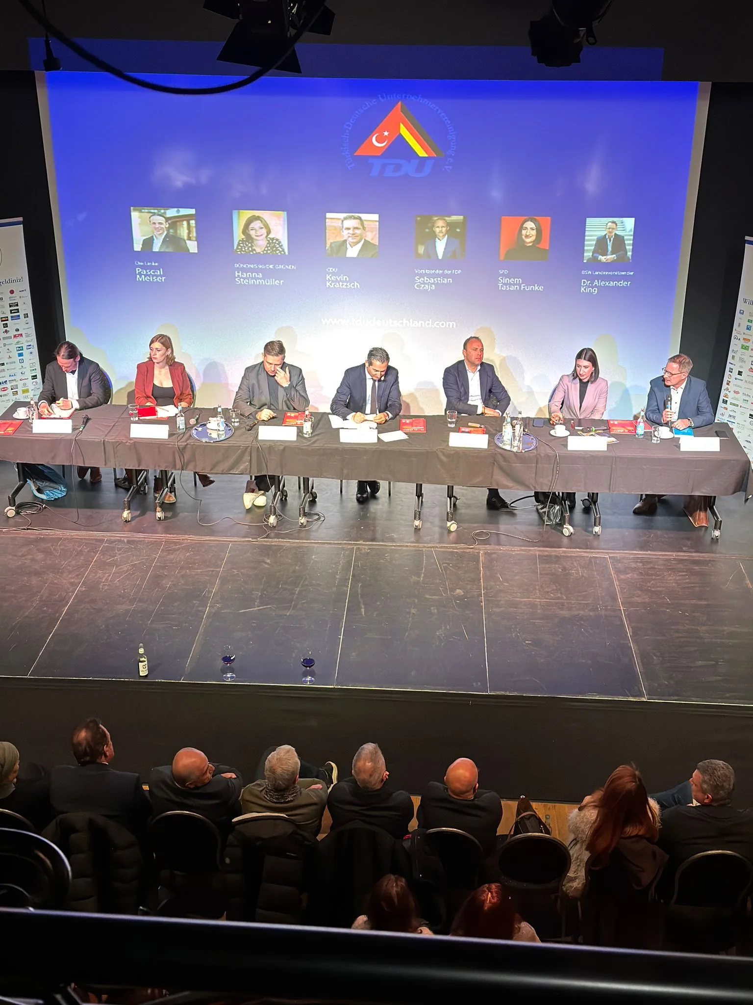 Almanya Federal Seçimleri öncesinde TDU'da Düzenlenen Politik Panel Yoğun İlgi Gördü