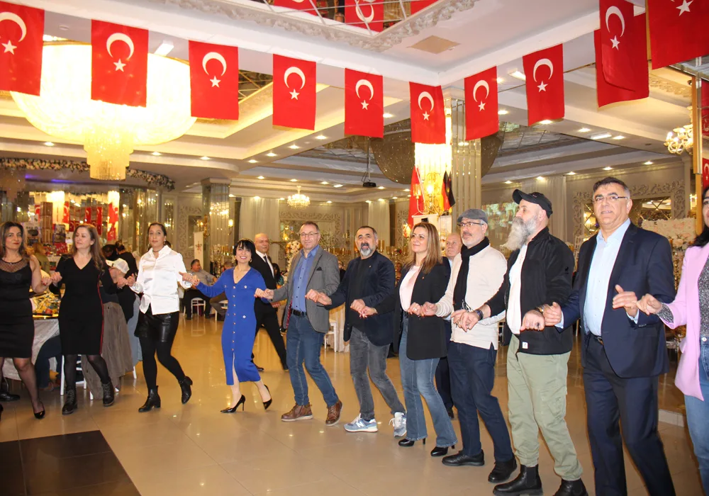 HAMBURG’DA YOZGATLILAR ARABAŞI VE KÜLTÜR GECESİ COŞKUYLA GERÇEKLEŞTİ!