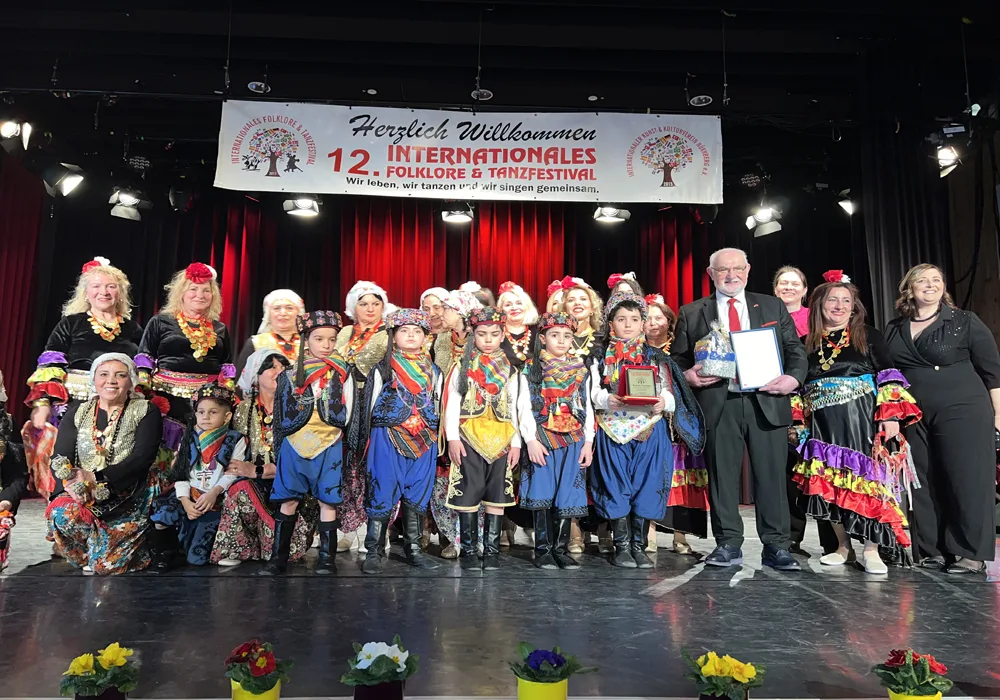 Folklor ve dans festivali’nde barış ve dostluk mesajları verildi
