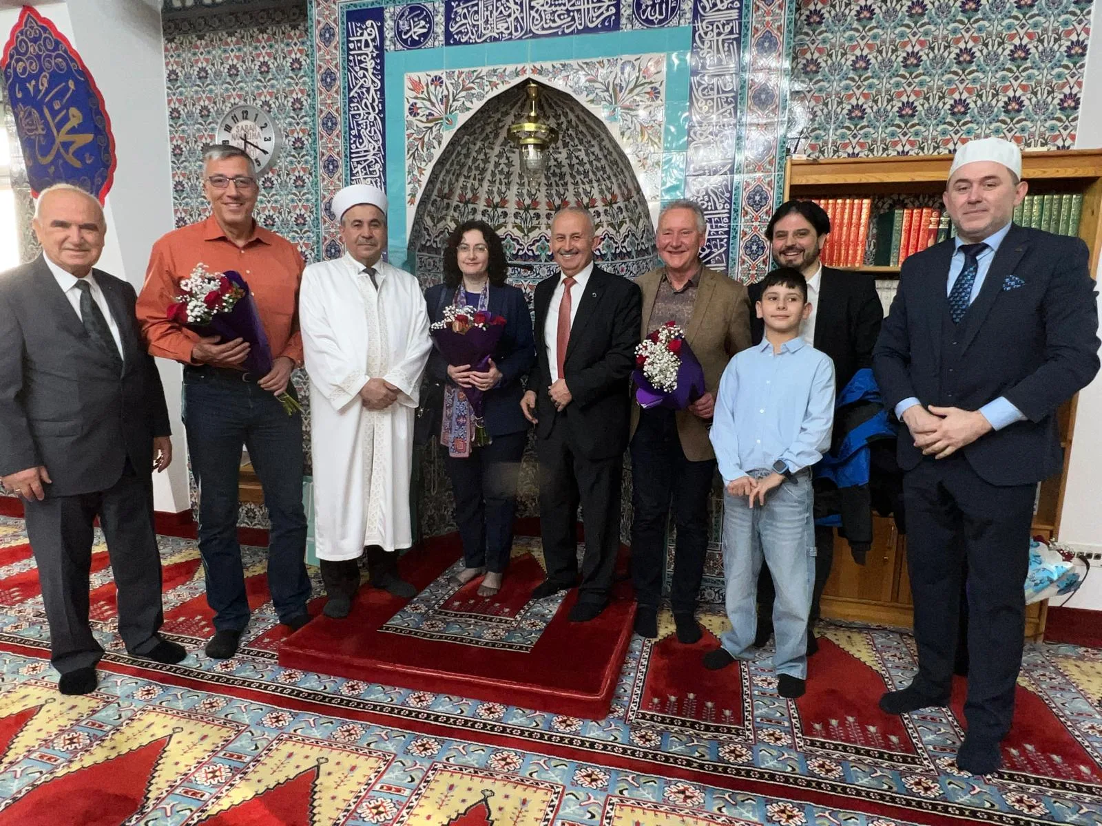 Başkonsolos, Belediye Başkanı ve Emniyet Müdürü Camide Vatandaşlarla Bayramlaştı