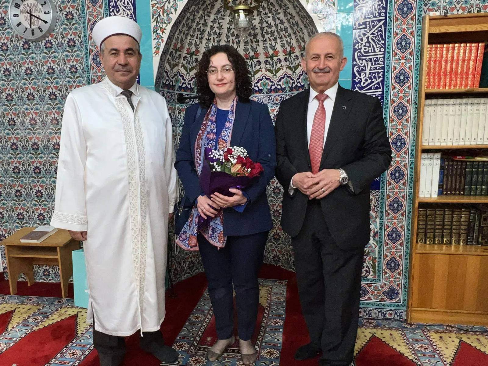 Başkonsolos, Belediye Başkanı ve Emniyet Müdürü Camide Vatandaşlarla Bayramlaştı