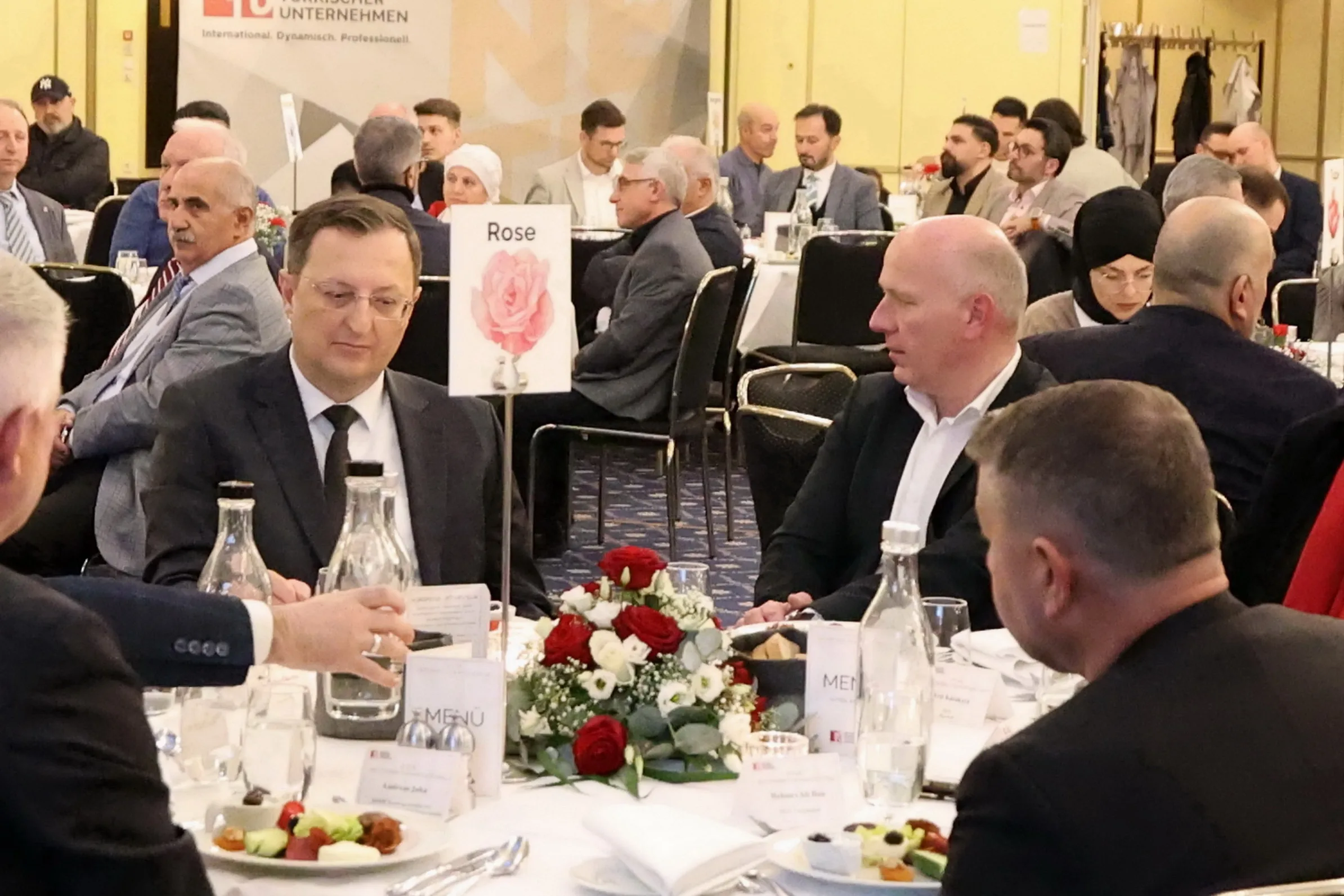 Berlin’de NETU’nun İftar Programı Yoğun Katılımla Gerçekleşti