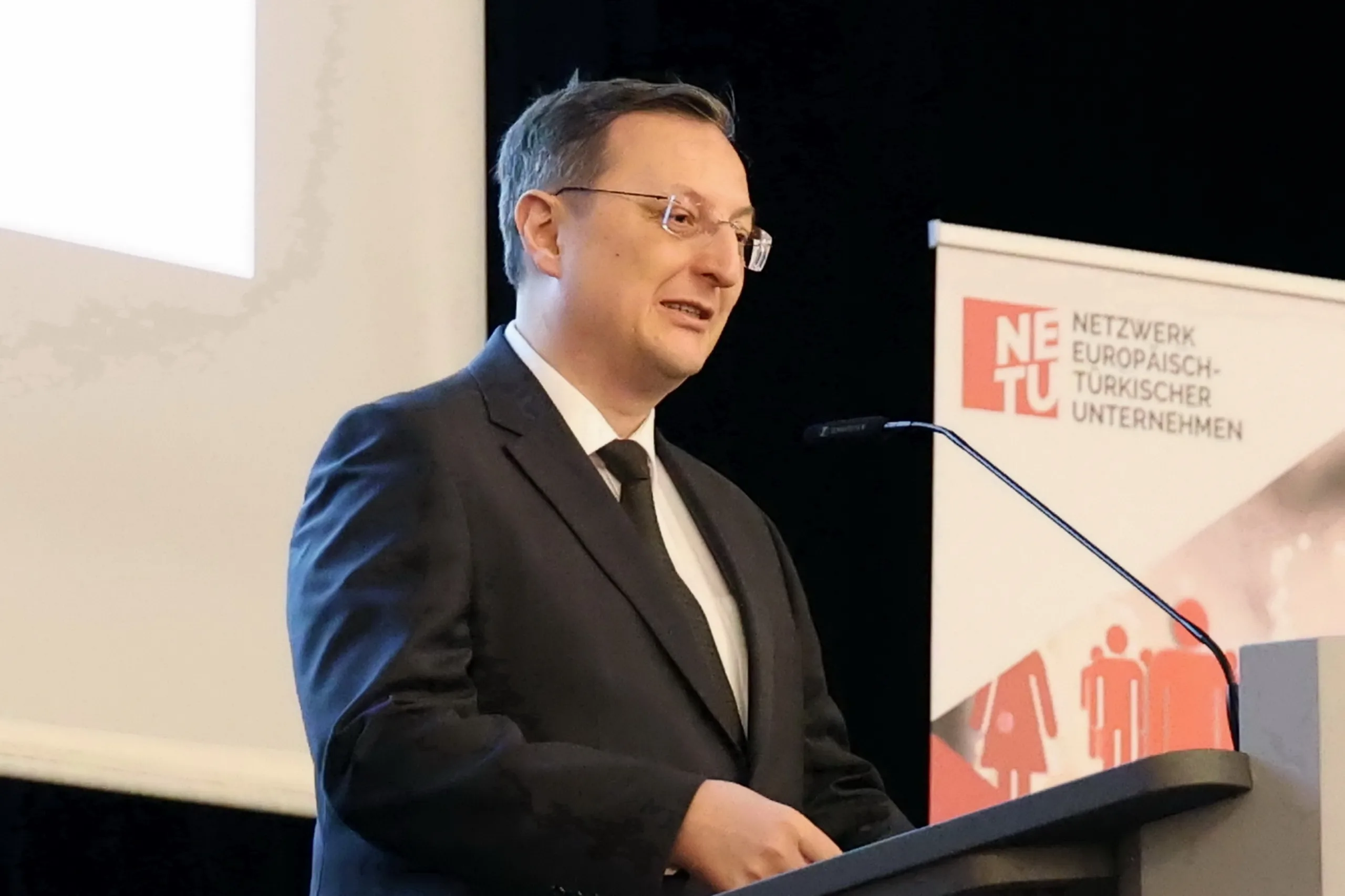 Berlin’de NETU’nun İftar Programı Yoğun Katılımla Gerçekleşti
