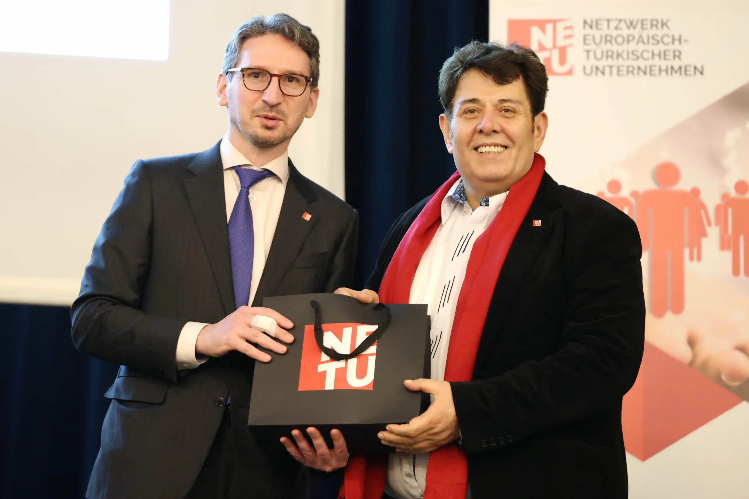 Berlin’de NETU’nun İftar Programı Yoğun Katılımla Gerçekleşti