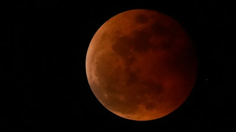Tam ay tutulması bu gece Batı Yarımküre'den görülebilecek