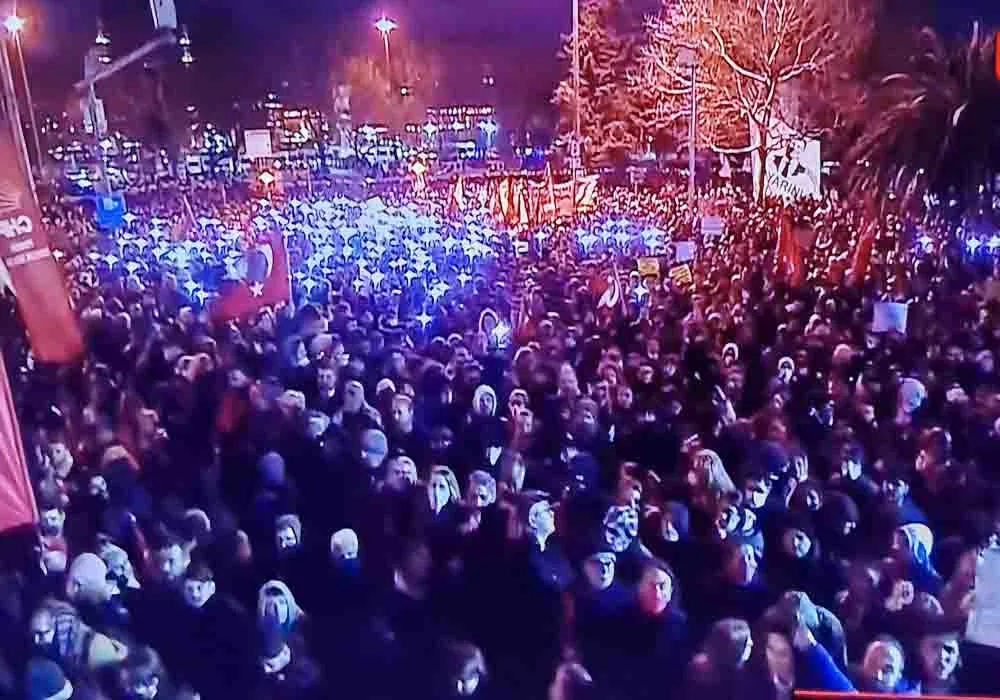 Özgür Özel Saraçhane’de: “Her Şey Onun İçin!”