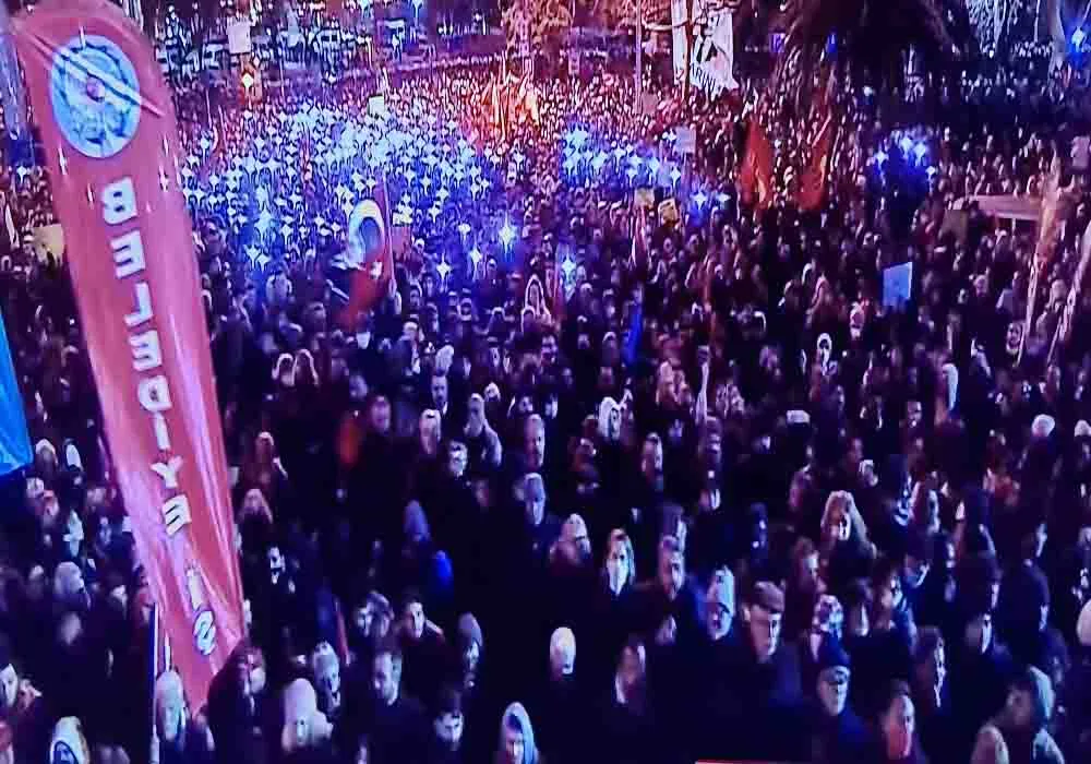 Özgür Özel Saraçhane’de: "Her Şey Onun İçin!"