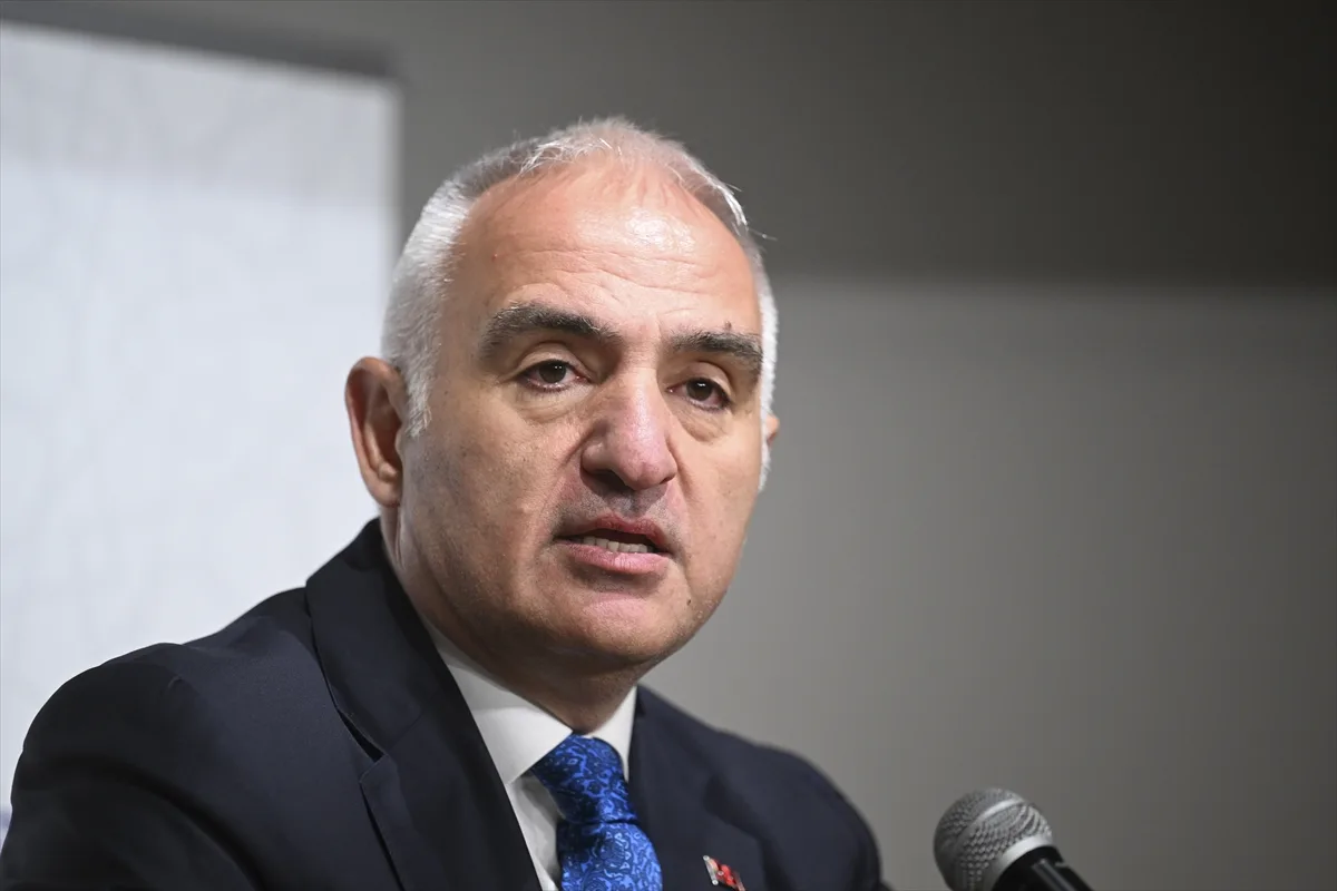Bakan Ersoy Berlin'de iftar programına katıldı