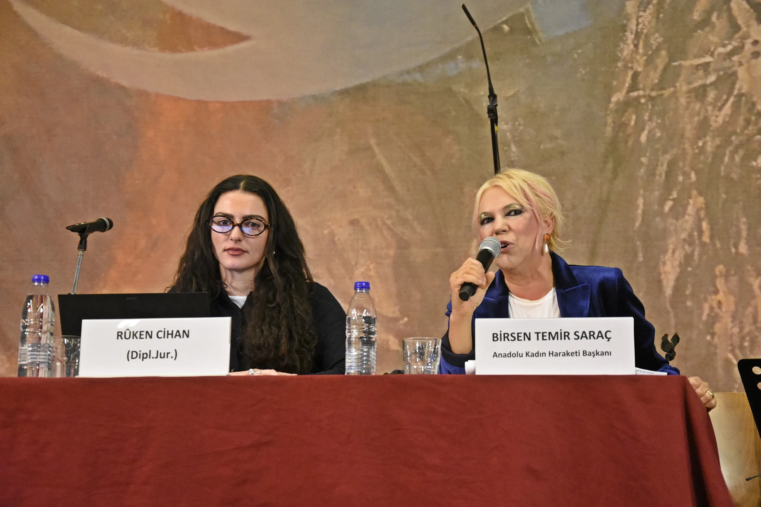 Berlin Cemevi’nde 8 Mart Dünya Emekçi Kadınlar Günü Coşkuyla Kutlandı