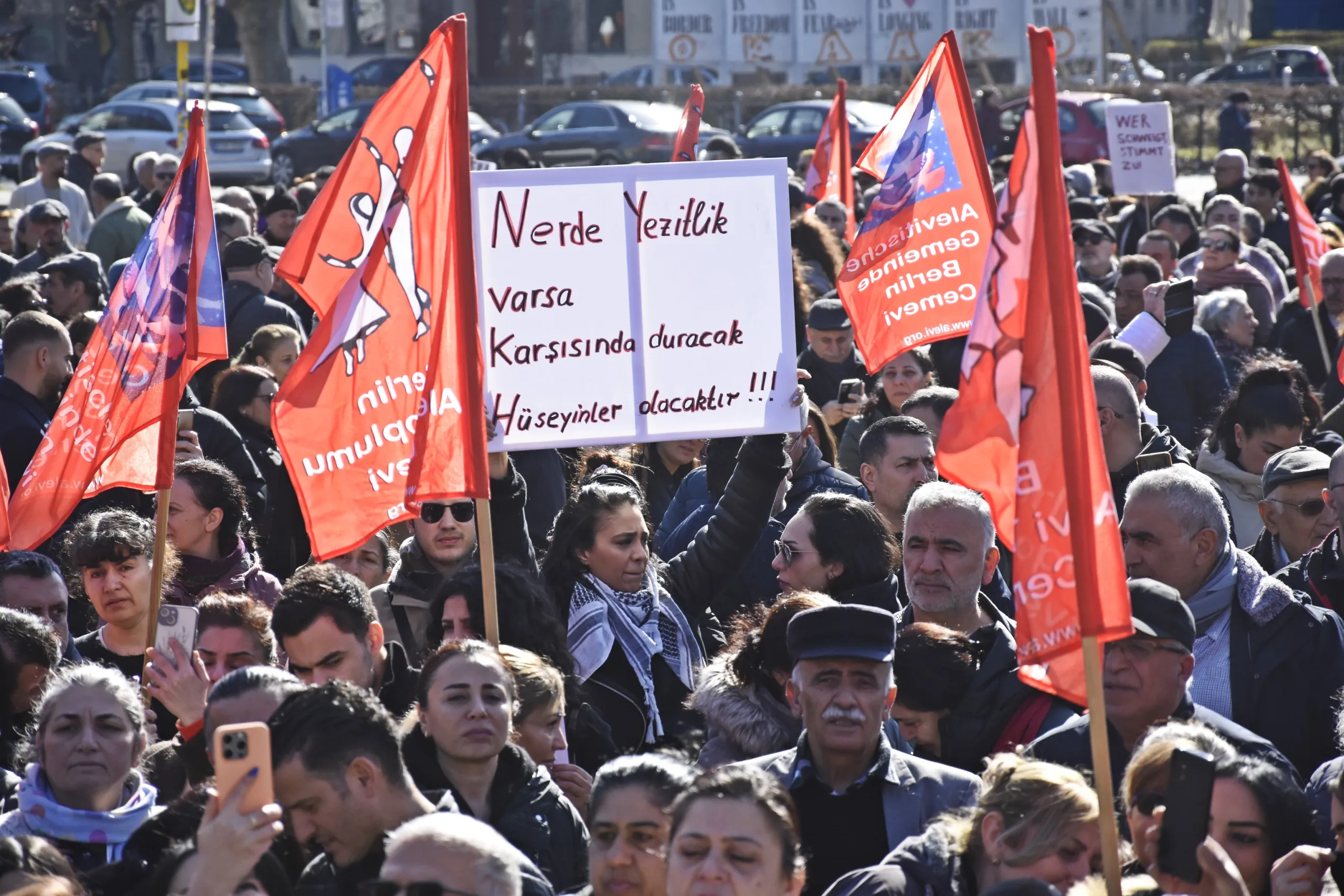 Alevi Katliamlarına Karşı Berlin’de Binler Bir Araya Geldi