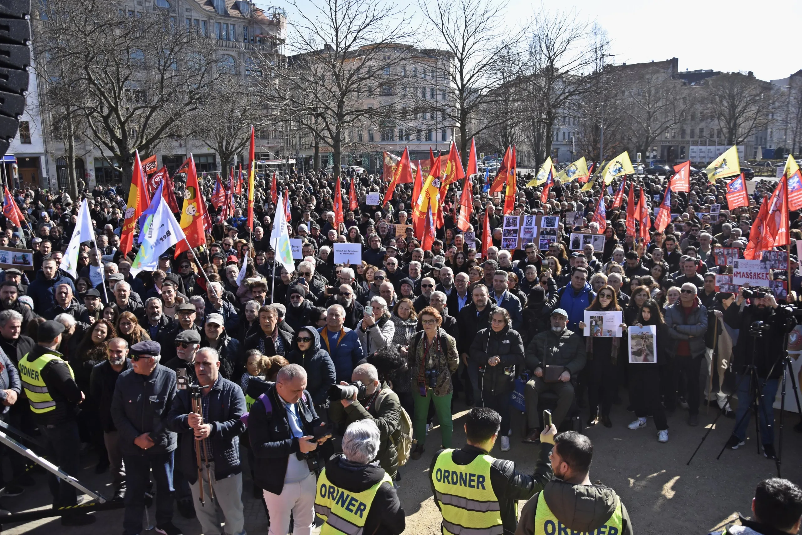 Alevi Katliamlarına Karşı Berlin’de Binler Bir Araya Geldi