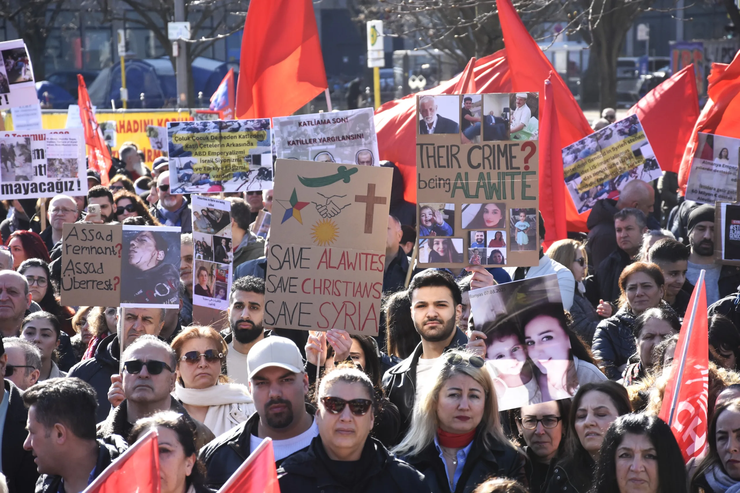 Alevi Katliamlarına Karşı Berlin’de Binler Bir Araya Geldi