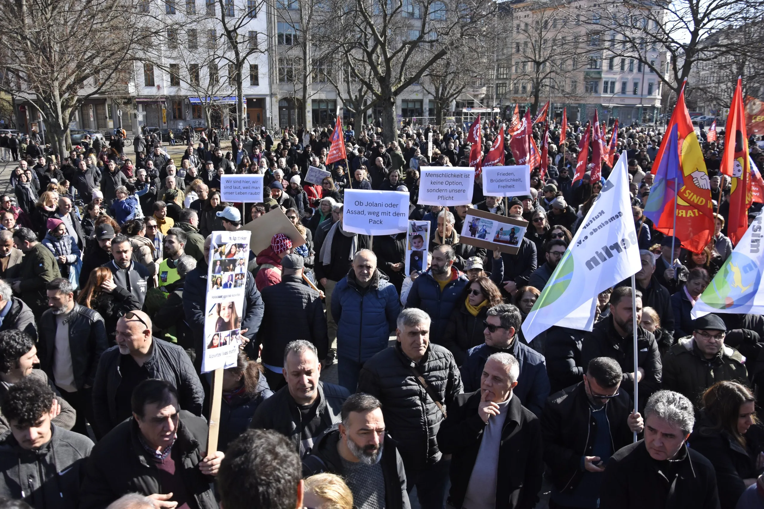 Alevi Katliamlarına Karşı Berlin’de Binler Bir Araya Geldi
