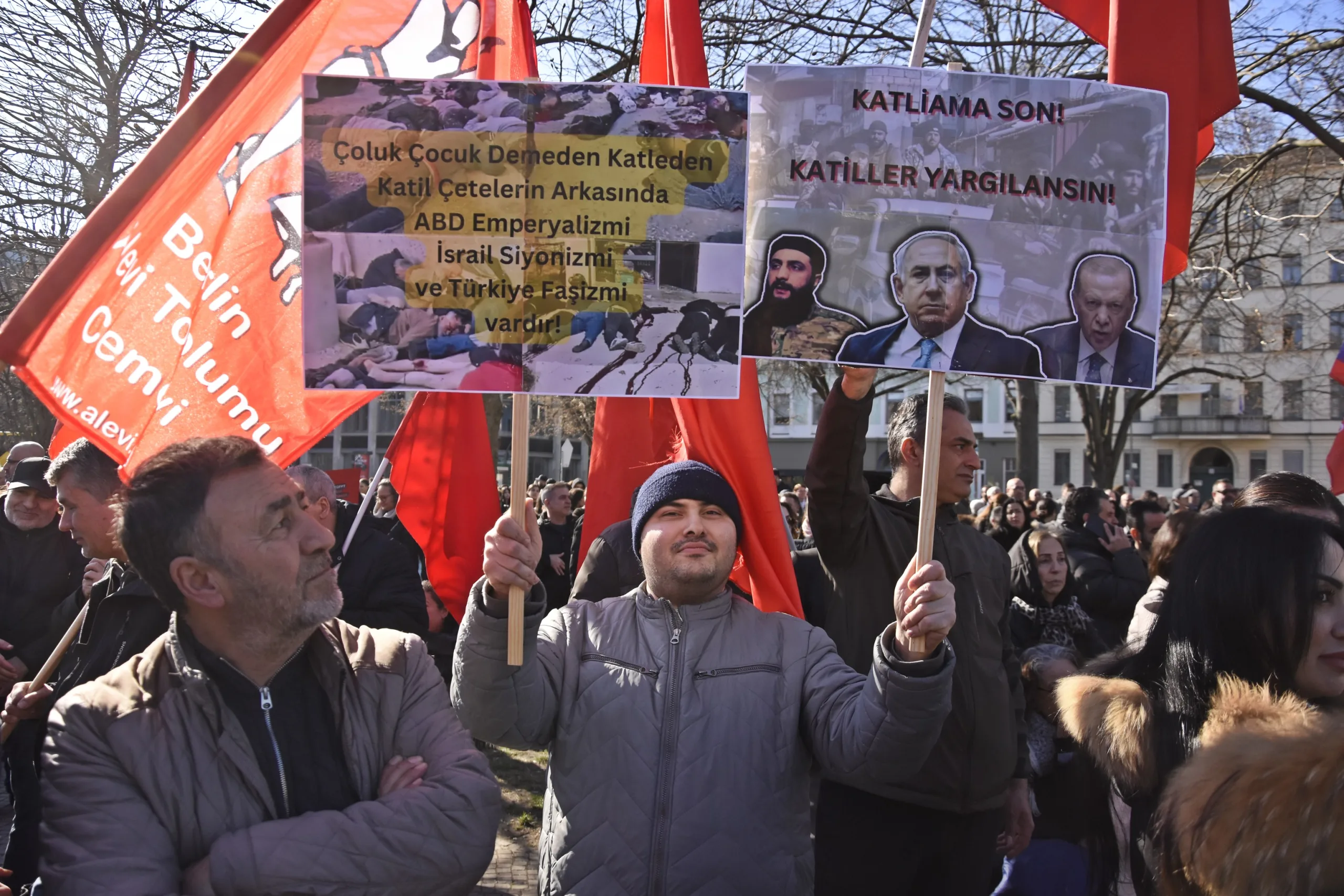 Alevi Katliamlarına Karşı Berlin’de Binler Bir Araya Geldi