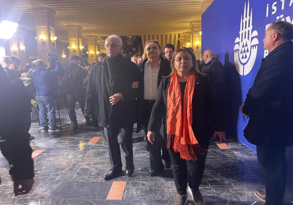 Türkiye'ye Demokrasi Çağrısı: "Ya Hep Beraber, Ya Hiçbirimiz!"