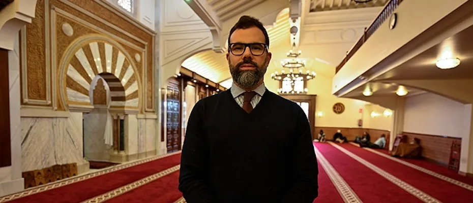 Granada Ulu Camii’nde neredeyse her cuma bir kişi Müslüman oluyor