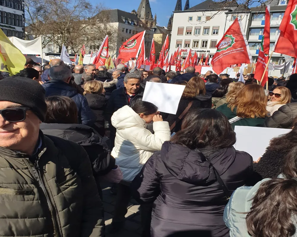 Suriye'deki Alevi Soykırımına Dur Demek İçin Köln'de Büyük Miting