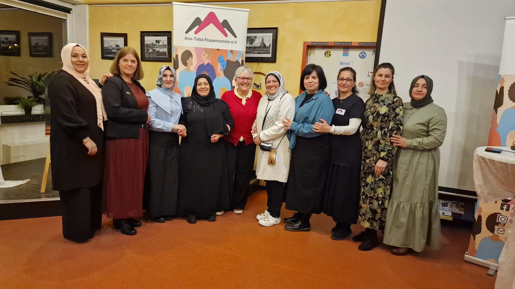 Ana-Tolia Kadınlar Derneği’nden Geniş Katılımlı İftar Yemeği