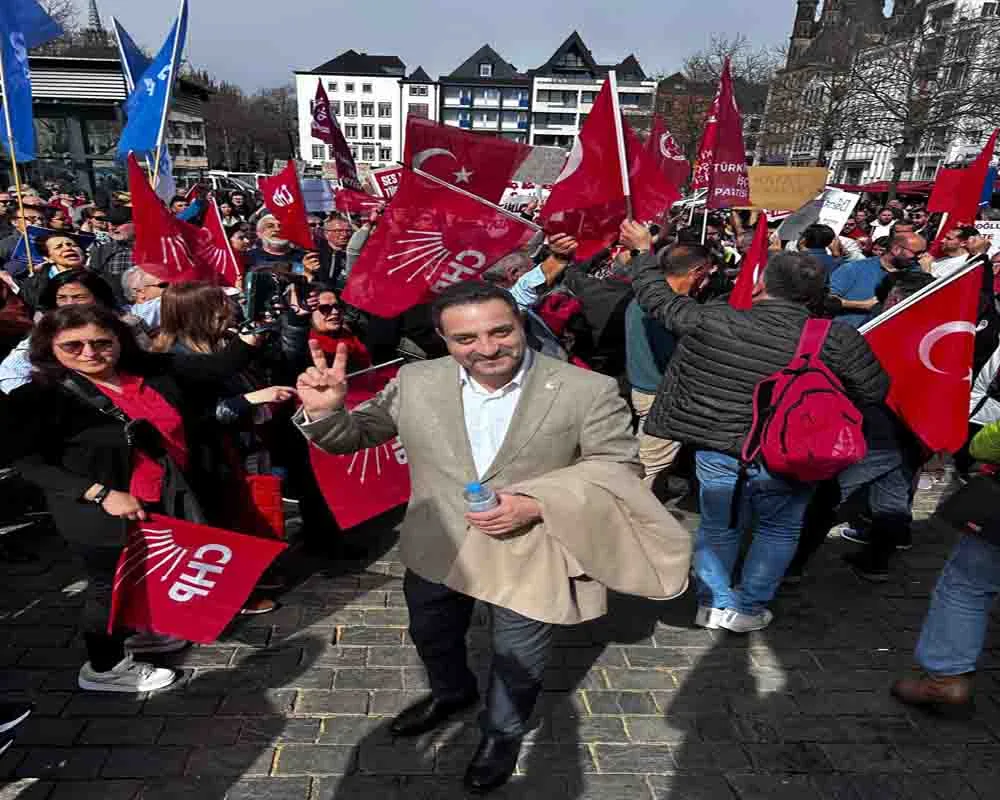Köln'de Binlerce Kişi Ekrem İmamoğlu İçin Oy Kullandı