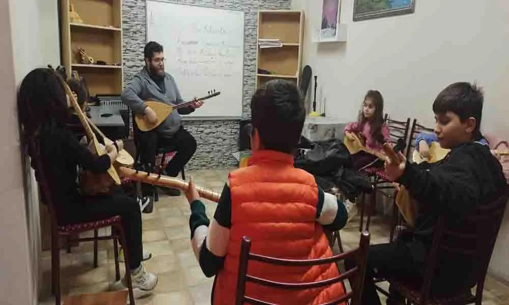 Bağlamanın Modern Yüzü: Deniz İlgün