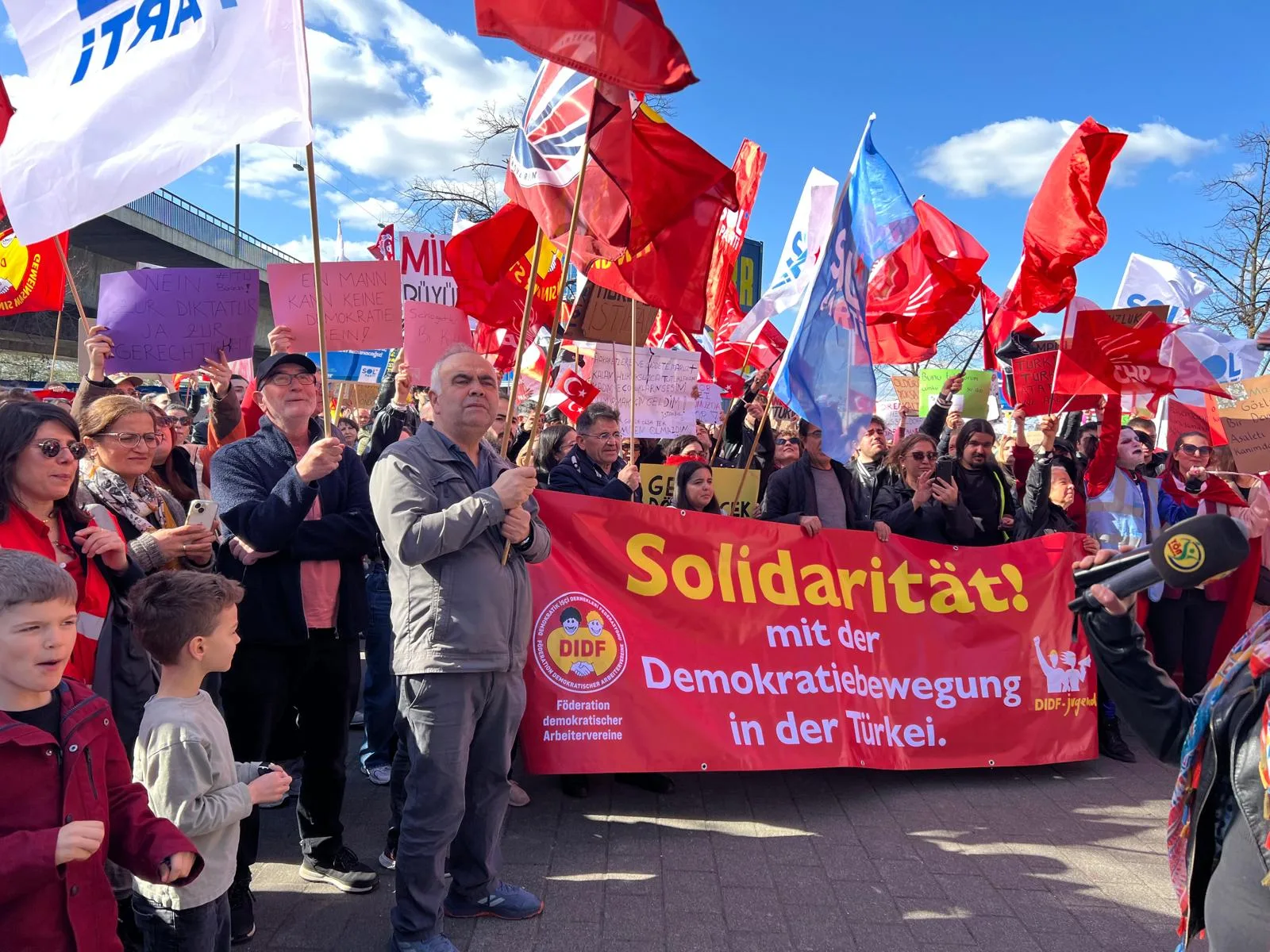 CHP Düsseldorf İmamoğlu'na Özgürlük Mitingi