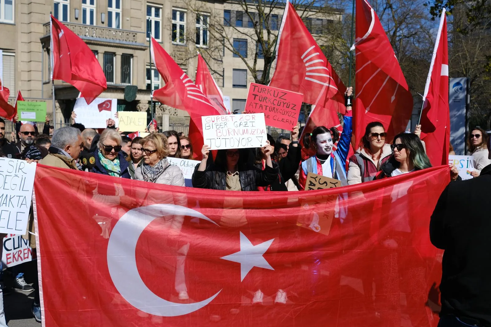CHP Düsseldorf İmamoğlu'na Özgürlük Mitingi