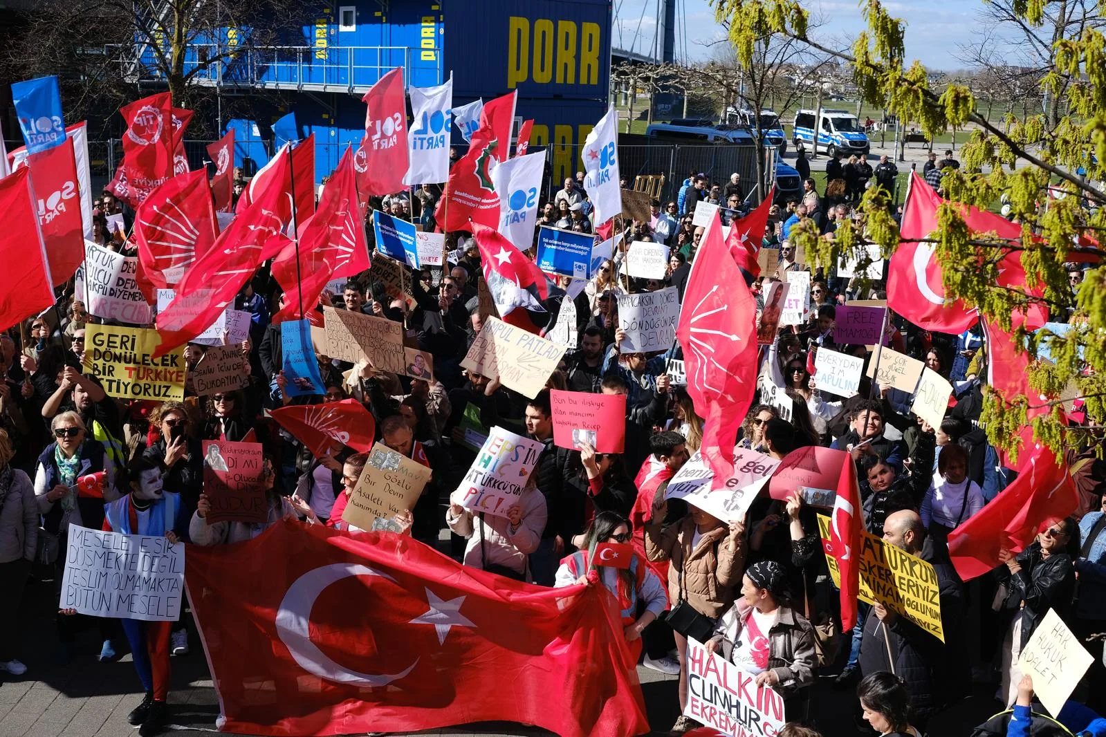 CHP Düsseldorf İmamoğlu'na Özgürlük Mitingi