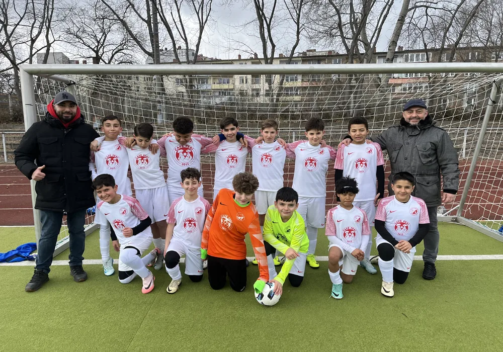 Türkiyemspor Berlin U12 takımı lig ikincisi