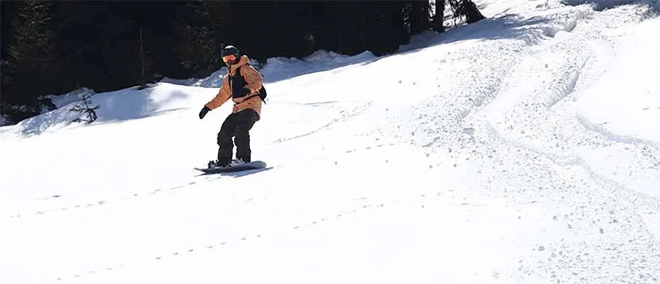 Kümbet Yaylası’nın karlı yamaçlarında snowboard etkinliği yapıldı