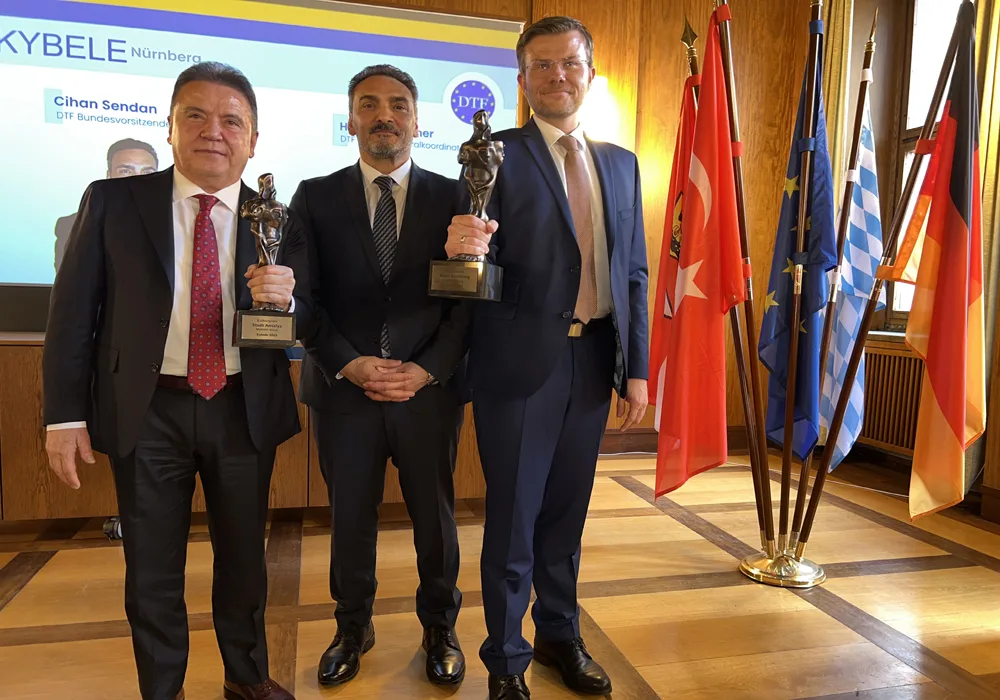 “Kybele” ödülü Marcus König ve Muhittin Böcek’e verildi