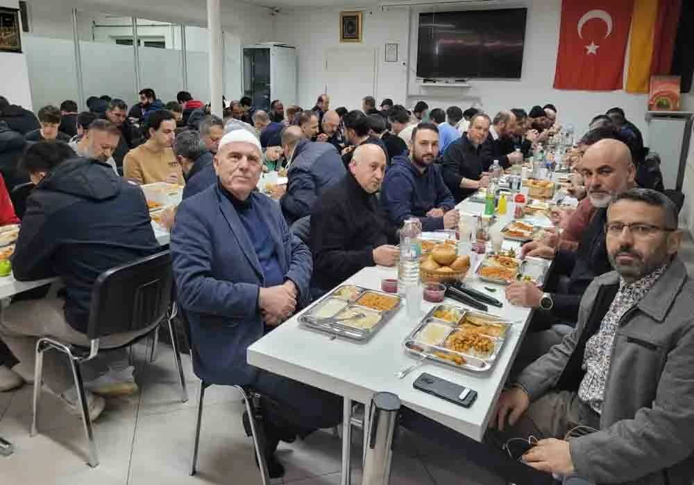Landshut`da Birlik ve Dayanışma İçinde İftar Programı Düzenlendi