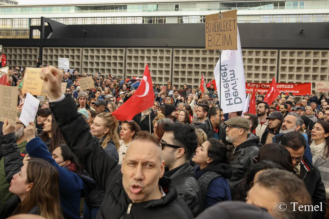 Berlin’de On Binler Özgür Türkiye İçin Yürüdü